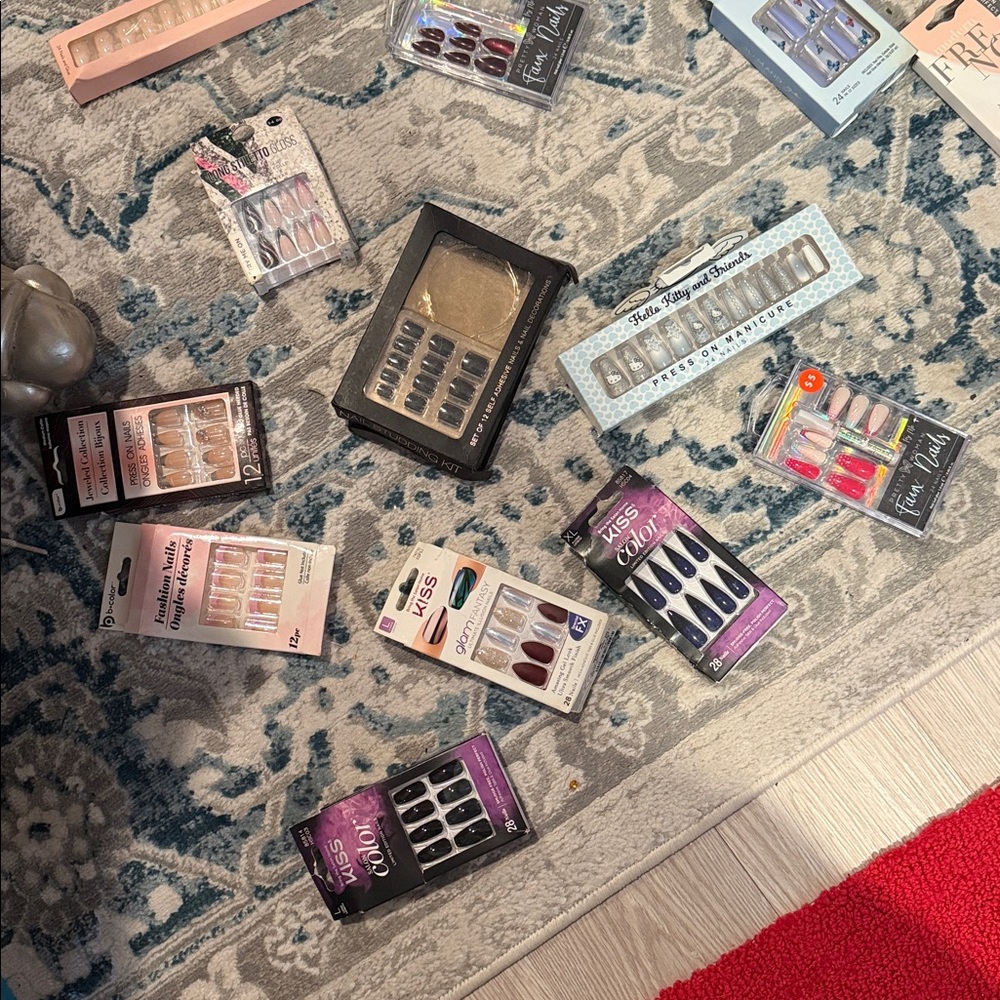 Assorted False Nail Sets - Picture 3 of 3